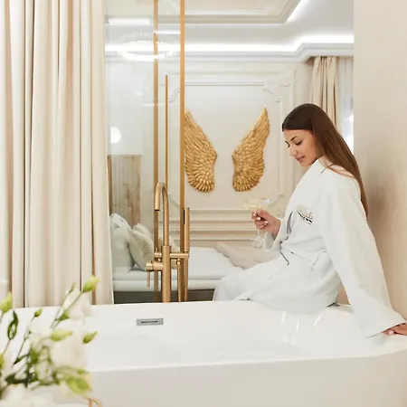 Jacuzzi Mirror By Downtown Apartament Gdańsk