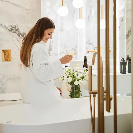 Jacuzzi Mirror By Downtown Apartament *